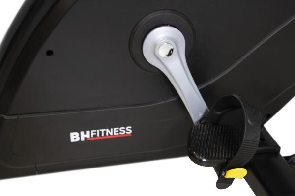 Recumbent BH FITNESS INERTIA H775R pedály detail