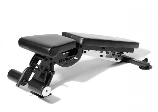 Posilovací lavice na břicho Primal Strength Multi Adjustable Bench with Foot Support negativní sklon