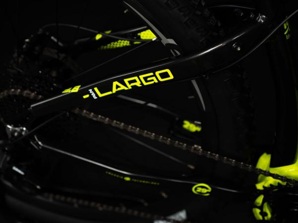 Crussis PAN-Largo 9.8 detail - zadní kolo