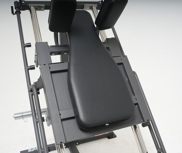 Posilovací stroj na činky TRINFIT Leg Press + Hack Squat D5 Pro zádová opěrka