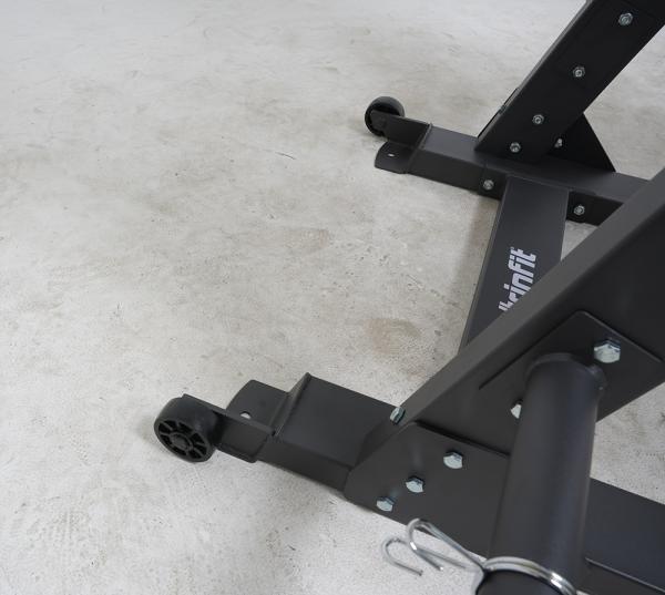 Posilovací stroj na činky TRINFIT Leg press + Hack squat D7 Pro transportní kolečka
