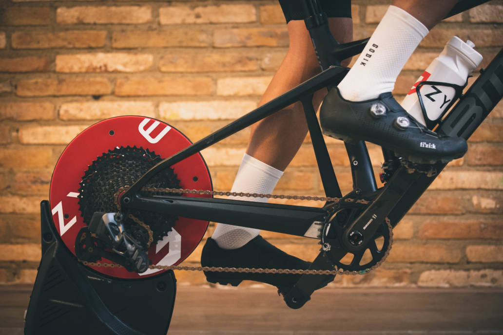 Cyklotrenažér ZYCLE Z Drive cyklista
