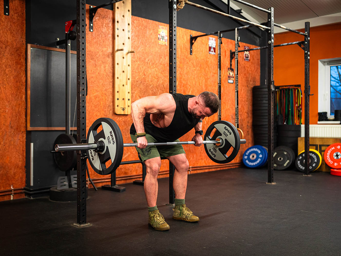 Olympijská osa TRINFIT 2200 mm TRAINING přítahy v předklonu 2
