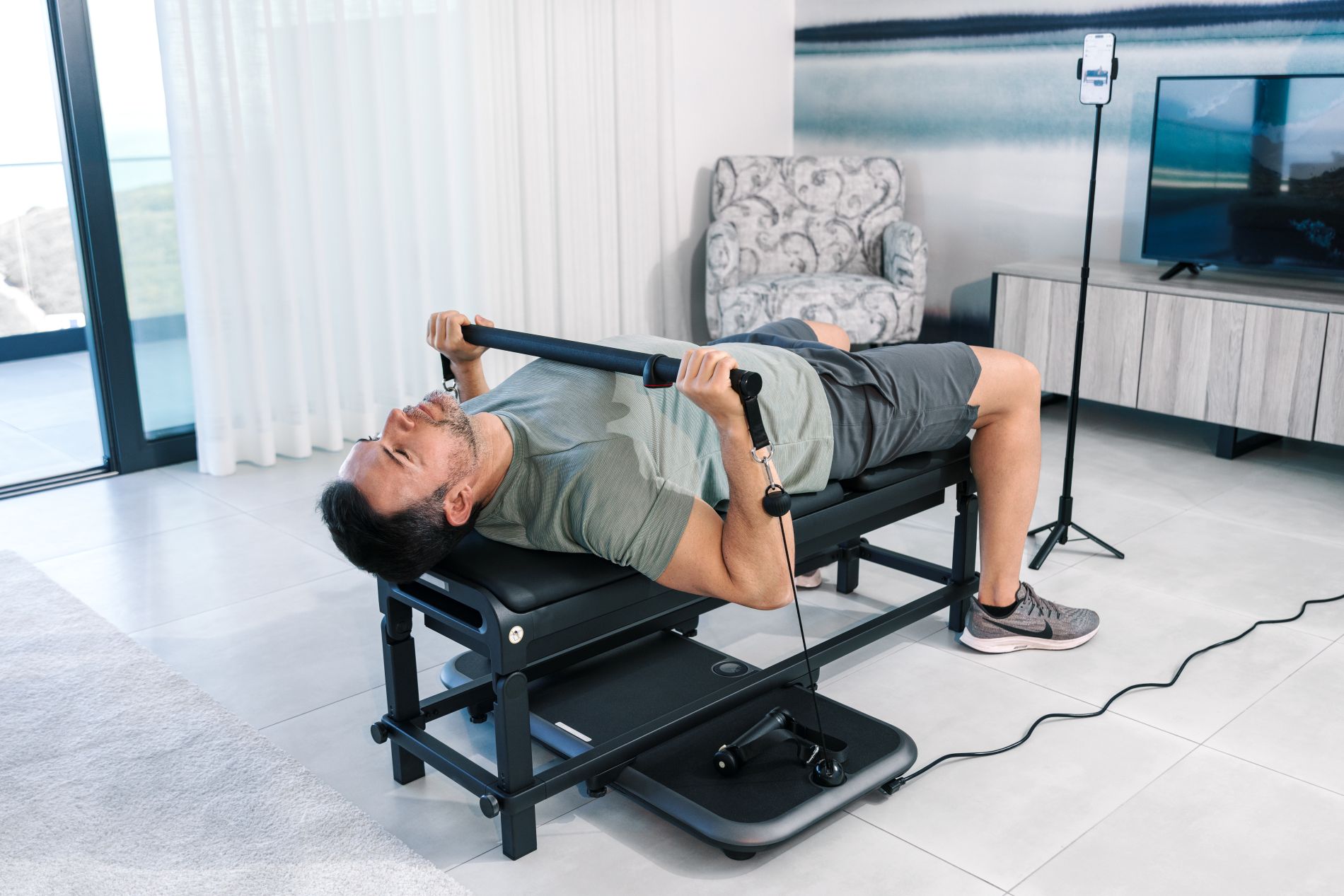 Smart Home Gym FLOW FITNESS DSG200i 90 kg benchpress