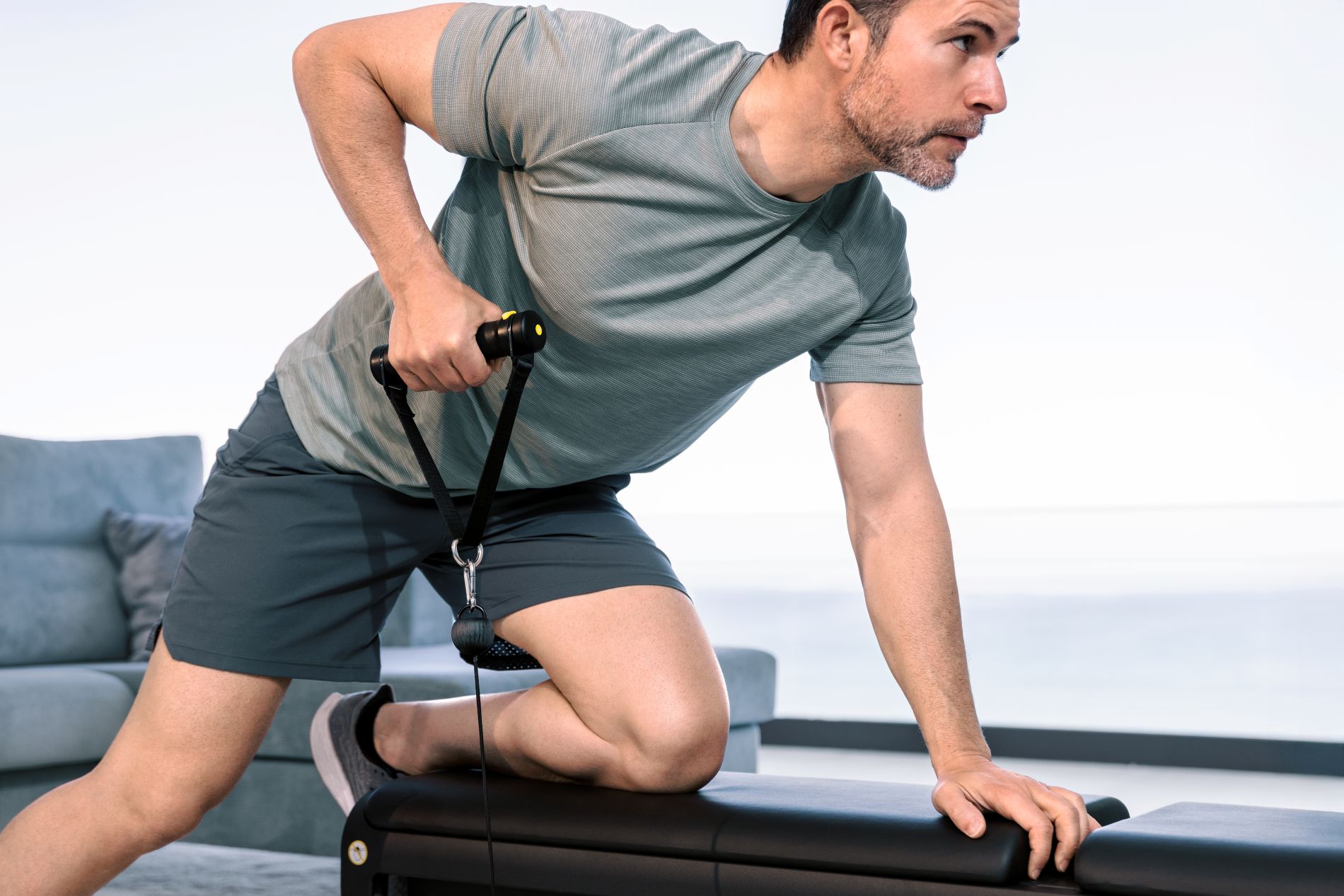 Smart Home Gym FLOW FITNESS DSG200i 90 kg přítahy na záda