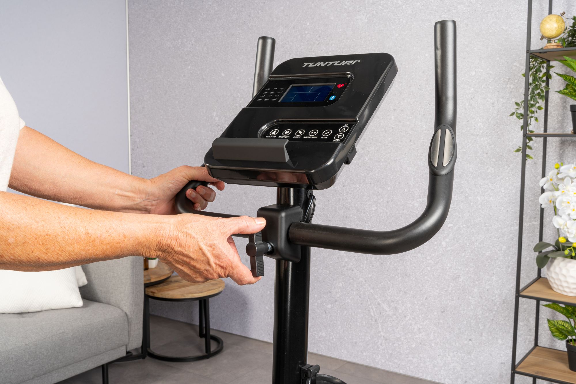 TUNTURI FitCycle 40i nastavení řídítek